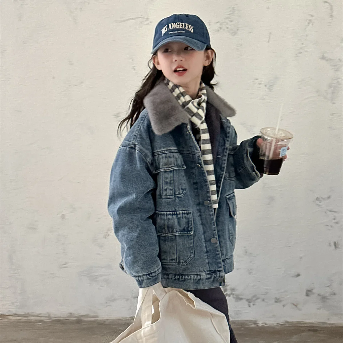 

Girls Coat 2024 New Winter Childrens Wear Korean Style Girl Baby Foreign Style Rabbit Hair Collar Denim Coat Simple Daily