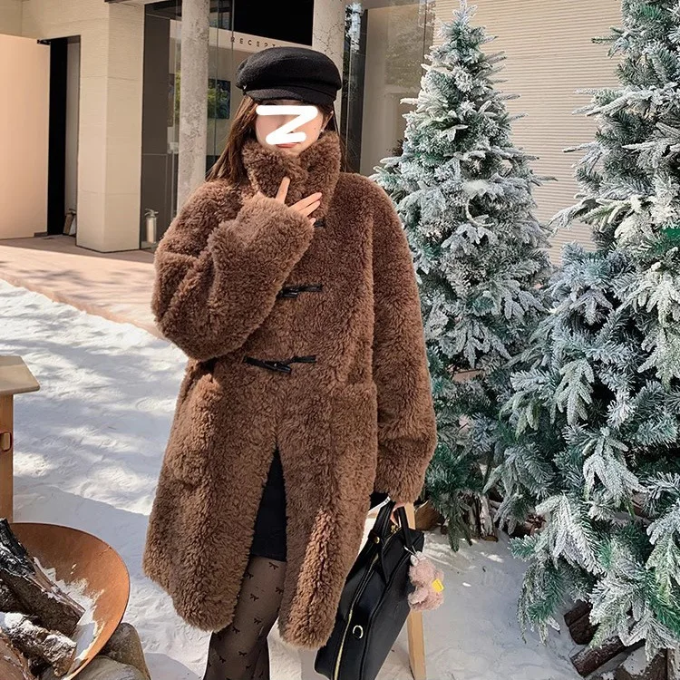 2024 Warm kept sheep wool cow horn button fur coat, women's fur one-piece coat, medium to long style