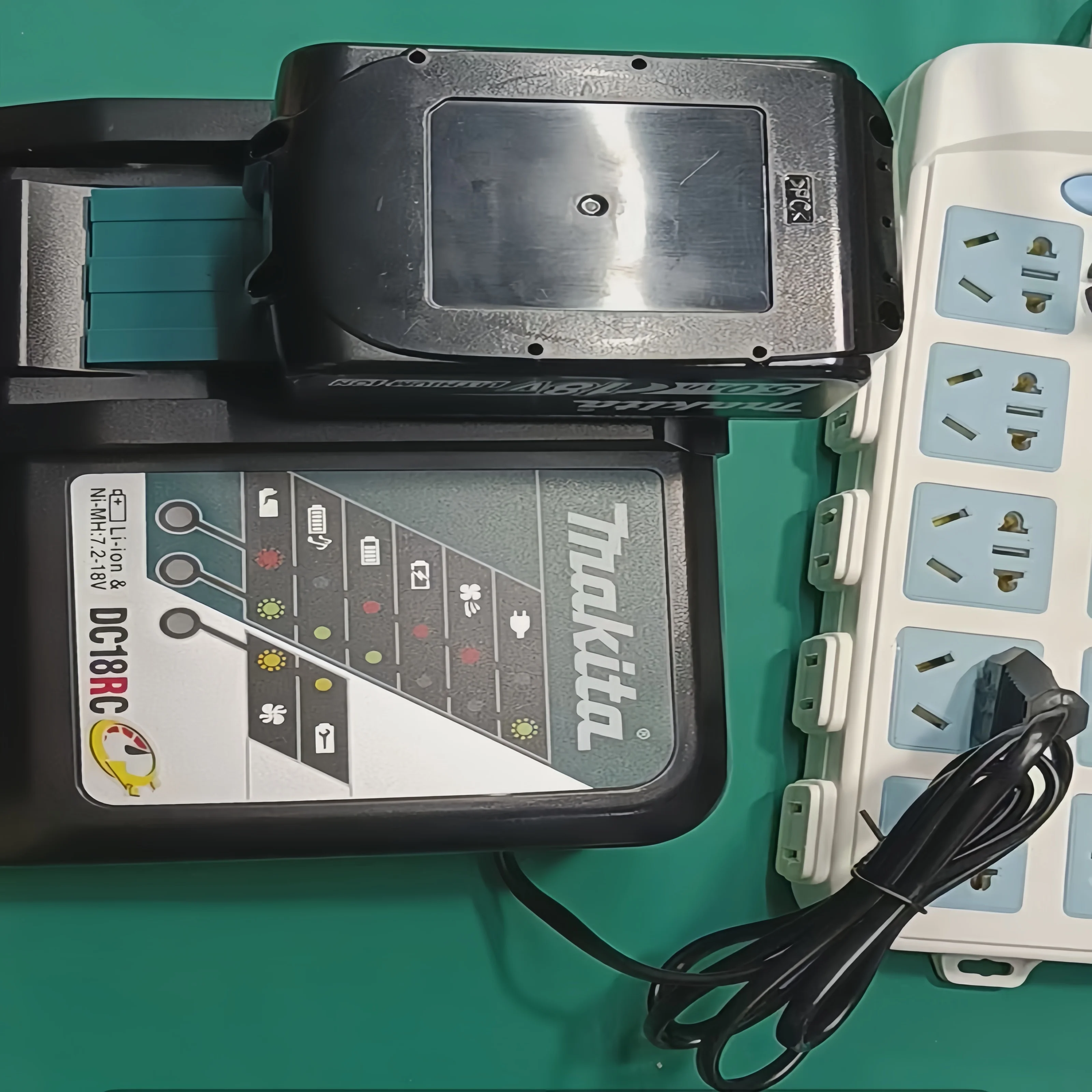 Makita DC18RC 6A Rapid Li-ion Charger Compatible with 14.4V-18V LXT Batteries BL1815 BL1830 BL1860 BL1430 BL1450 Power Tool