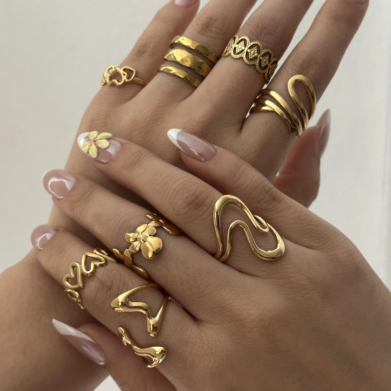 Vintage Geometrischer Strukturierter Edelstahlring in Goldton für Damen, Stapelbar, Statement-Streetwear, Edgy Modeschmuck