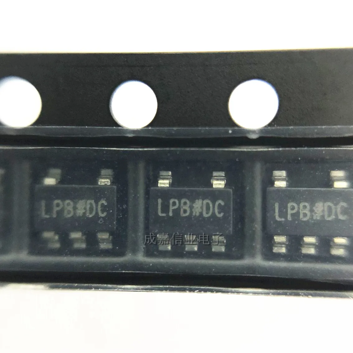 10pcs/Lot ADP7118AUJZ-2.5-R7 SOT-23-5 MARKING;LPB LDO Voltage Regulators 20V 200mA LDO 2.5Vo Operating Temperature:- 40C-+ 125 C