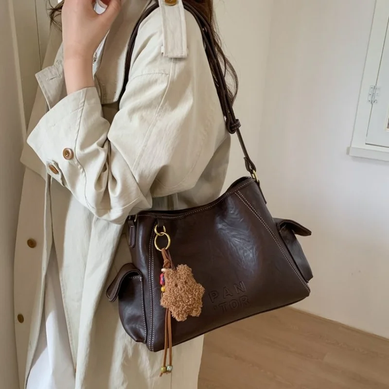 

Women's Fashionable Crossbody Bag Made Of Fine Leather Featuring Fine Craftsmanship And Easy-Clean Material​