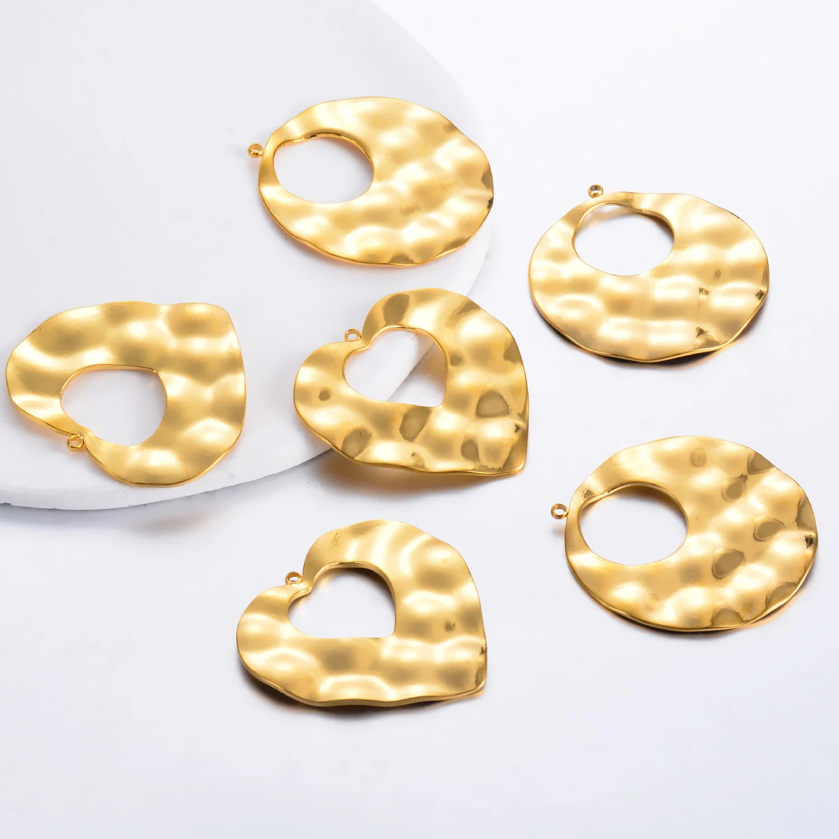 

2Pcs Gold Plated Stainless Steel Heart Round Embossing Charms Pendants DIY Connectors Dangle Earring Necklace Making Supplies