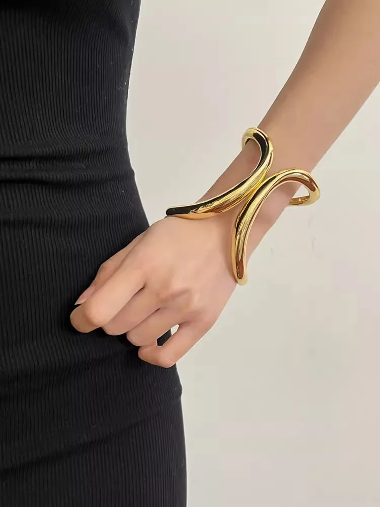 

Exaggerated metal double C-shaped wide version personalized bracelet