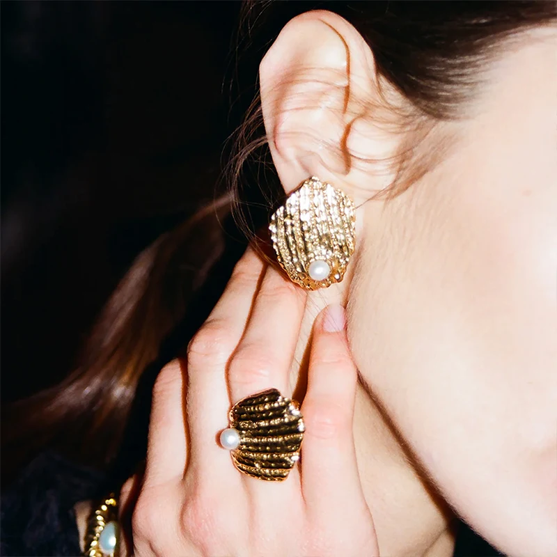 2026 Europe Brass Gold Plated Pearl Shell Vintage Ring Woman Designers Jewelry Accessories