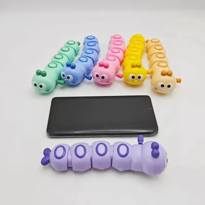 スイングキャタピラー時計じかけのおもちゃは動いて走ります教育シミュレーション小動物のおもちゃ