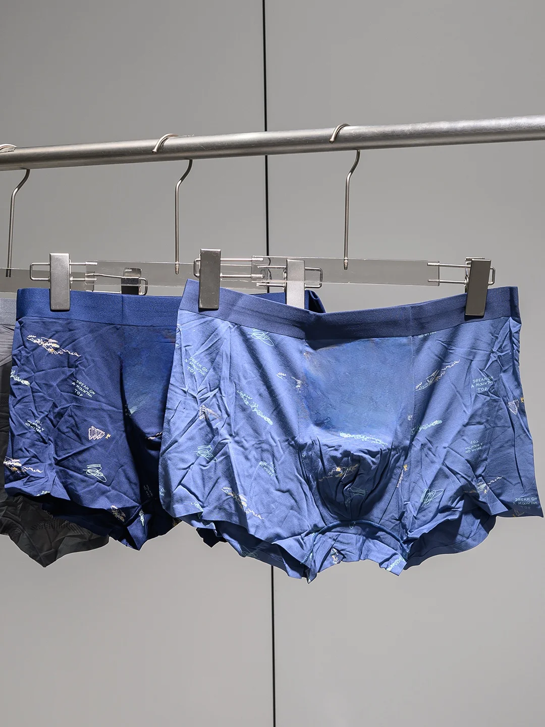 

Comfortable Modal Men's Briefs Thin Breathable Color Seamless Glueless Boxer Shorts Independent Packaging