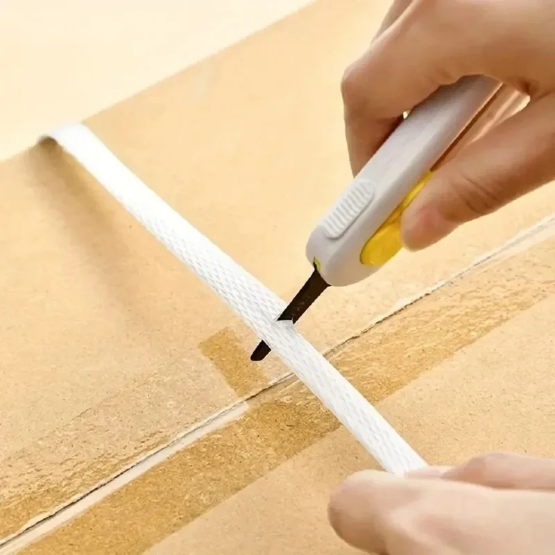 Magnetisch mini-mes - Intrekbare veiligheidssnijder voor dozen en letters, draagbaar ABS-gereedschap met sleutelhanger en karabijnhaak