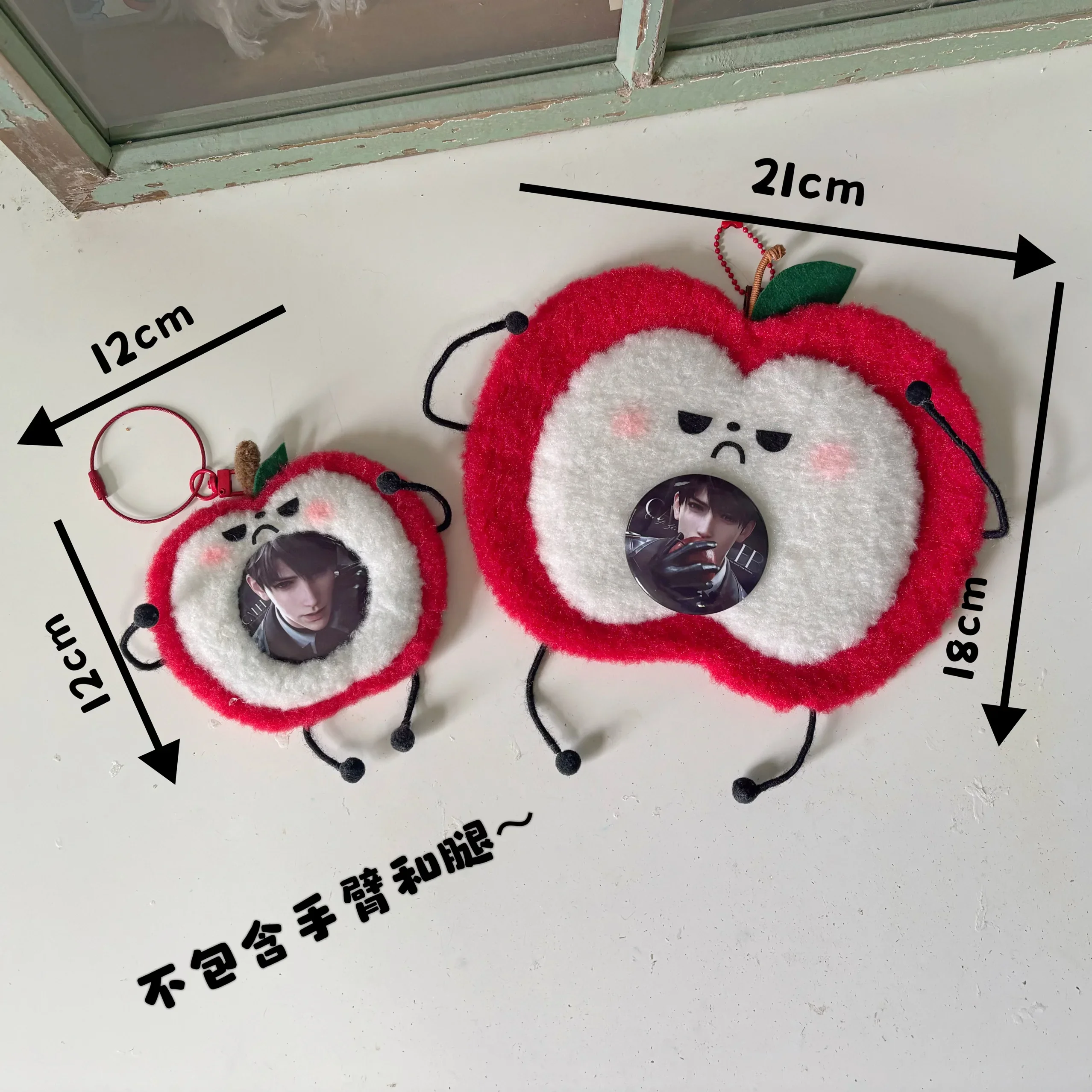 애니메이션 사랑과 Deepspace Caleb 코스프레 푹신한 애플 수제 배지 수호자 만화 엠블럼 케이스 디스플레이 박스 쇼 선반 펜던트