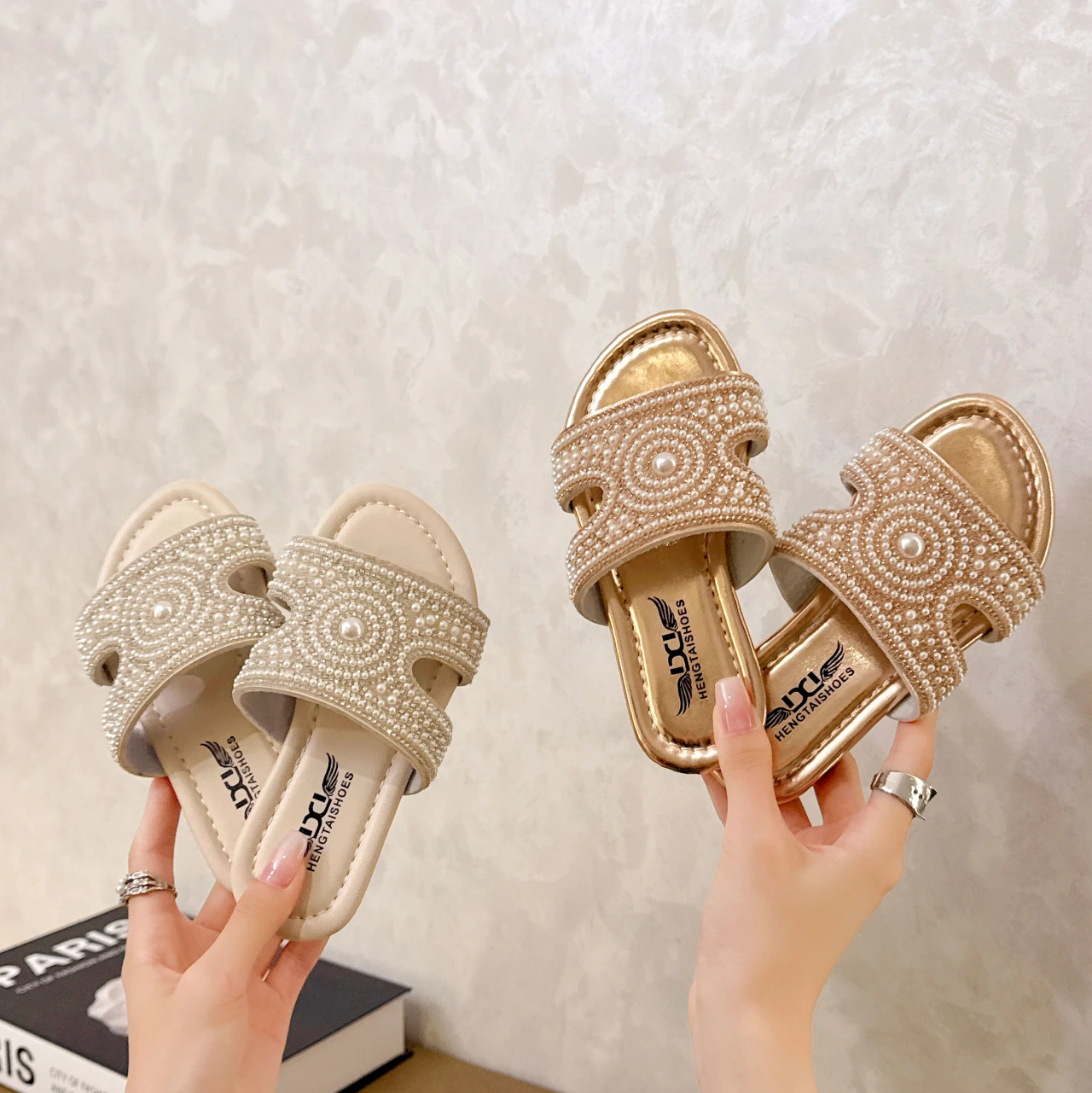 

Little Girls Glitter Beaded Leather Sandals 2026 New Summer Toddler Boho Style Vacation Beach Slippers Non-slip Trendy Footwear