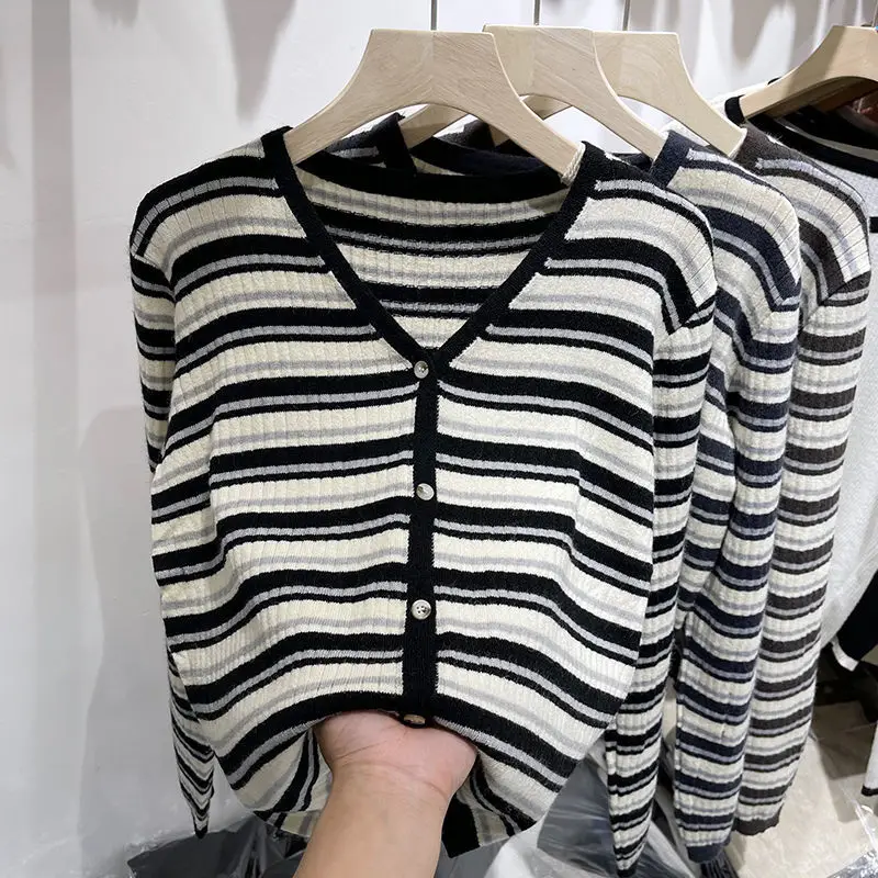 سترة نسائية جديدة لربيع وخريف 2025 متعددة الاستخدامات ذات شريط رفيع محبوك سترة نسائية طويلة فضفاضة على شكل حرف V سترة Jaet عصرية