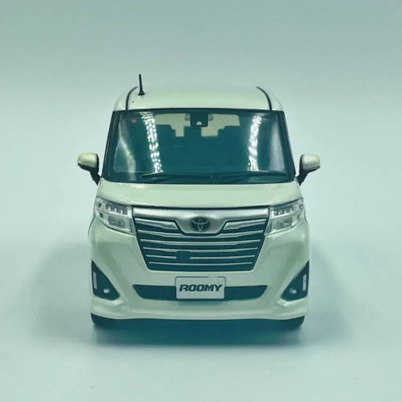 Diecast 1:30 Scale Roomy MPV silver Car Model Alloy Collectible