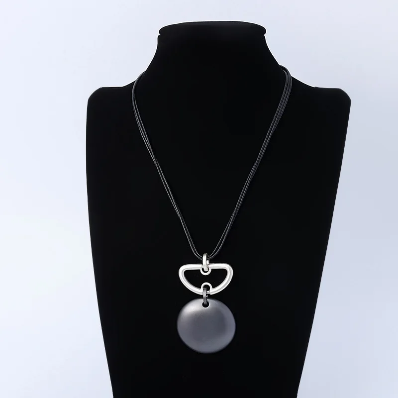 popular Korean version is simple, European and American contrasting color pendant, women's high-end simple ins style je