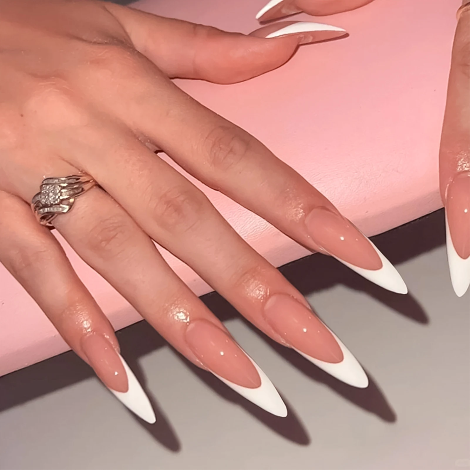 24pcs Spicy Girl Style False Nails Pointed Tip Press On Nails Classic White French Fake Nail Detachable Simple Manicure Nail Art