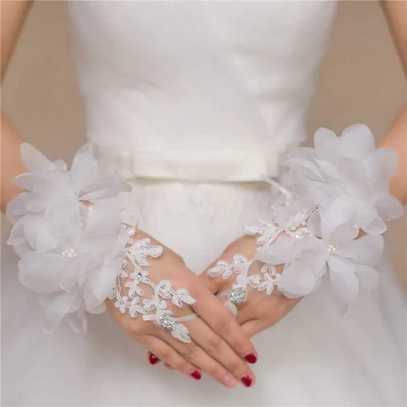 

Lace Appliques Short Wrist Length Gloves For bride Fingerless Wedding Accessories Crystal Flowers Red White Bridal Gloves