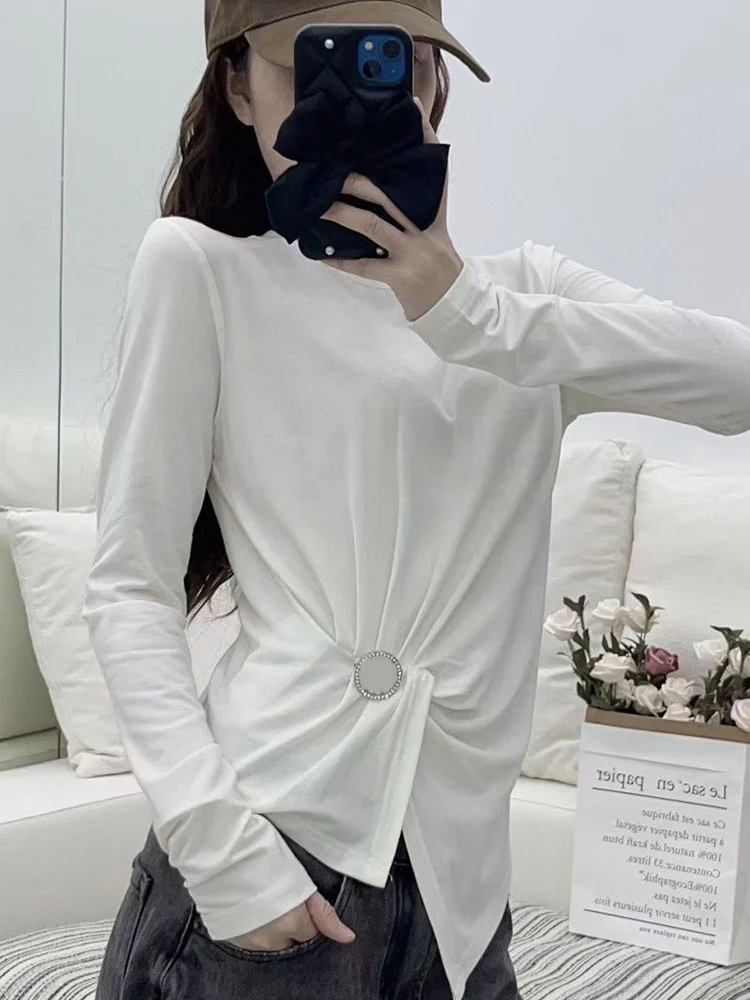 Solid color design sense irregular pin round neck long sleeve T-shirt 2024 autumn women's new fashion Joker slim slimming top