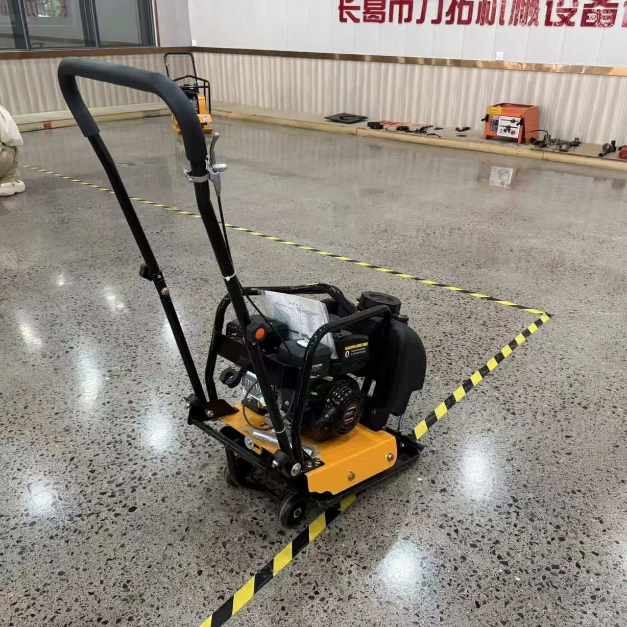 Compactor de terra do compactador concreto da placa do vibrador do motor resistente 6.5HP modelo ZX-C90T para venda