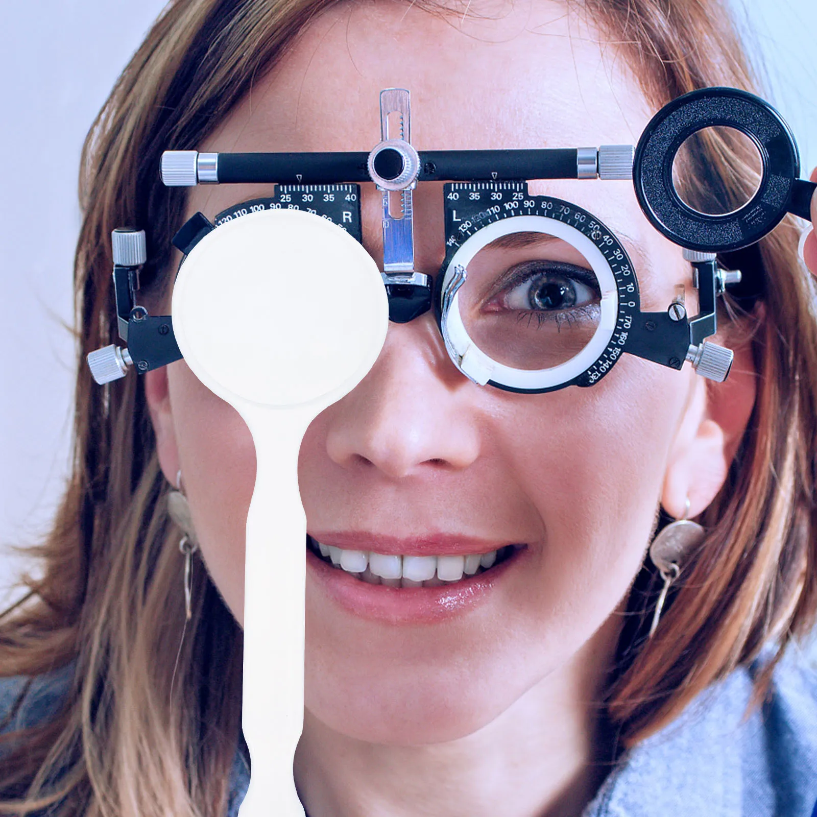 

Eye Occluder Handheld PC Material Non Slip Design for All Ages Vision Test Tool Plastic Eye Occluder Fits Kids Adolescents