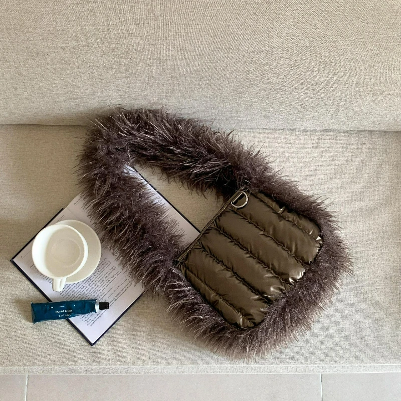 

Зимняя женская простая универсальная большая сумка с меховой отделкой, стеганая дорожная сумка на плечо, модная текстурированная повседневная косметичка