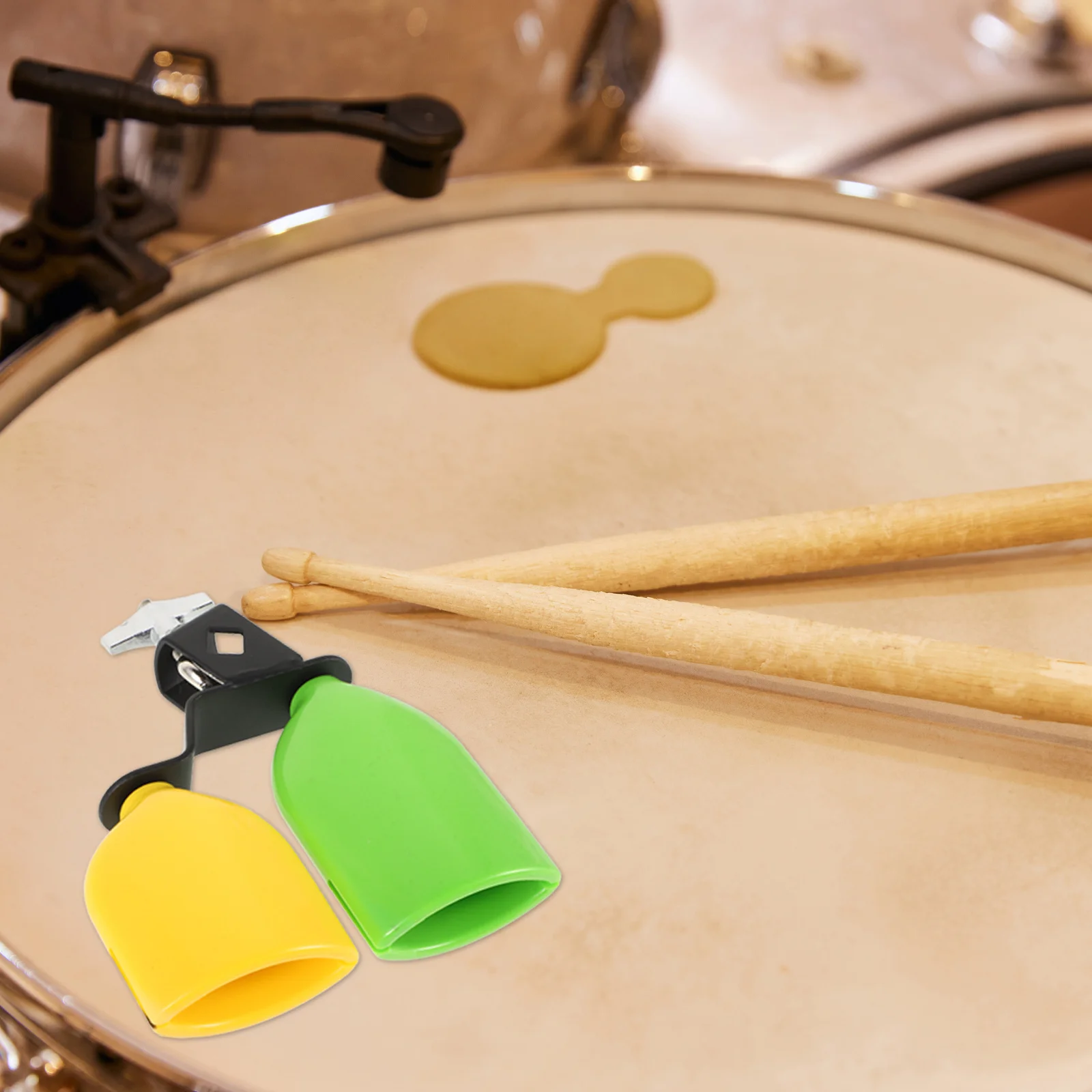 1 paio di campanelli in plastica per tamburi, tono alto e basso, kit di percussioni, verde giallo, accessori per strumenti musicali durevoli, campanelli per set di batteria