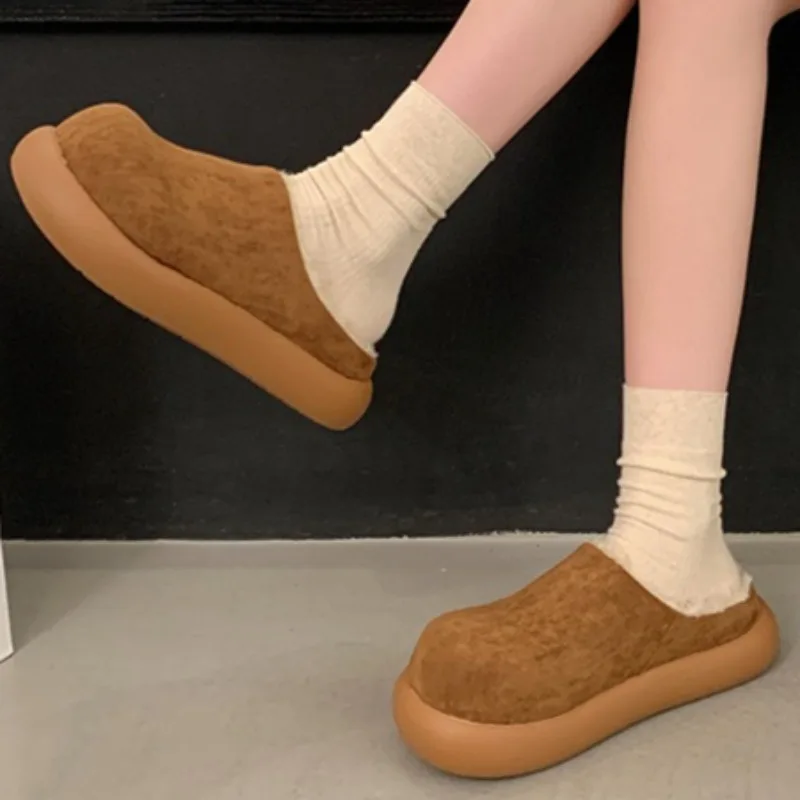 فاخر جولة تو المرأة أحذية قطنية 2025 الشتاء المنزل اليومي عدم الانزلاق قصيرة أفخم نعال تدفئة مريحة المشي السيدات البغال