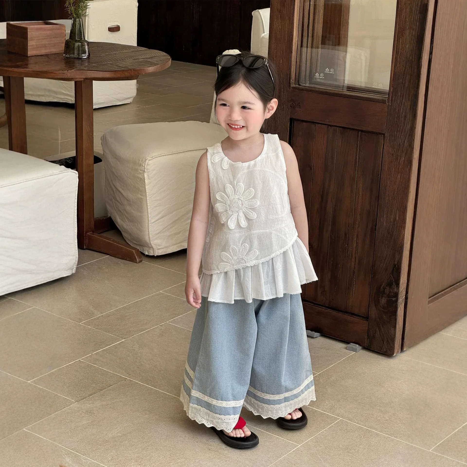 Girls' summer three-dimensional sun flower sleeveless embroidered  lace lace lace denim wide leg pants