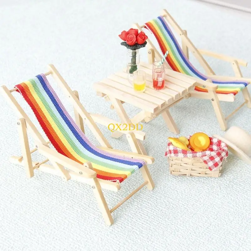 Qx2d Miniaturholz Holz Beach Stuhl mit Regenbogenfarbe Design Safer freundlicher Lounge Stuhl Figur für 1/12 Puppenhausmöbel