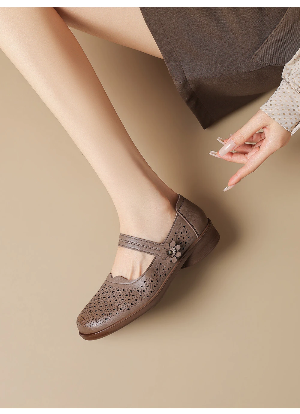 Mary Jane Schuhe in Übergröße 42 für Damen, atmungsaktive Mokassins mit Ausschnitten, florale Einriemen-Slipper mit niedrigem Absatz für lässiges Gehen – Detail 25