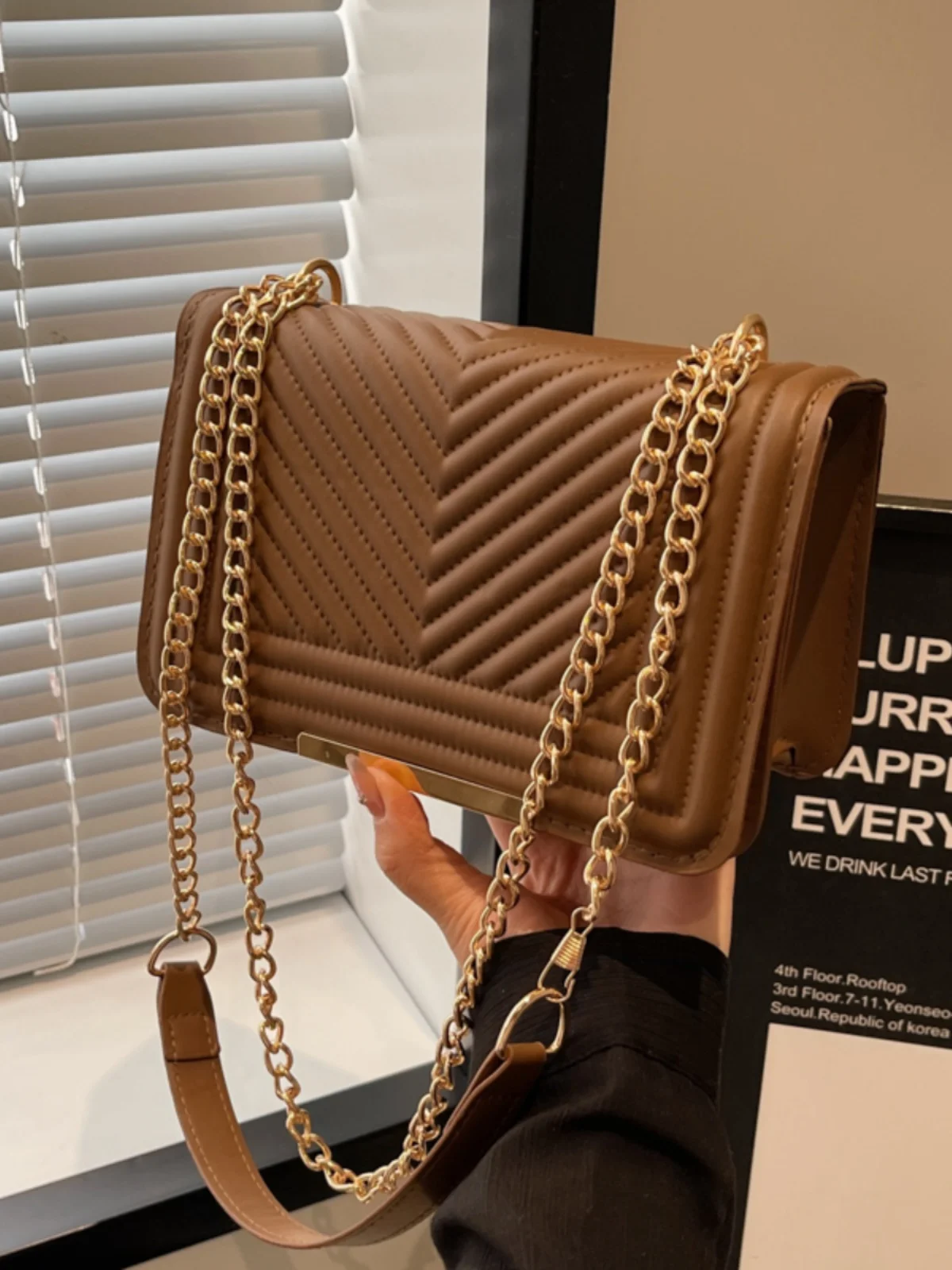 Fashionable Women's Chain Strap Square Bag 2023 Diamond Pattern Crossbody Bag  Color Single Shoulder Bag for Ladies