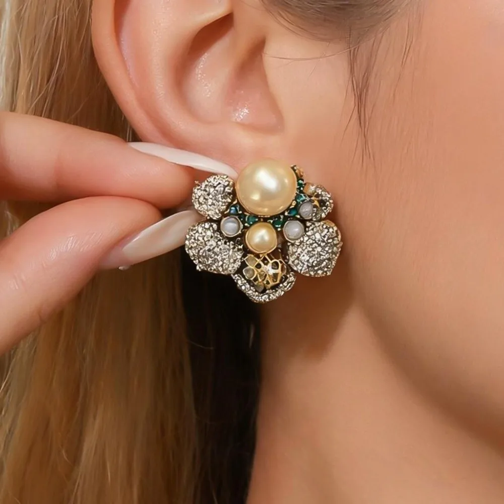 1 Pair Silver-Tone Flower Pearl Earring Pearl Embellishment Flower Shape Vintage Stud Earring Rhinestone Embellishment Stud Post