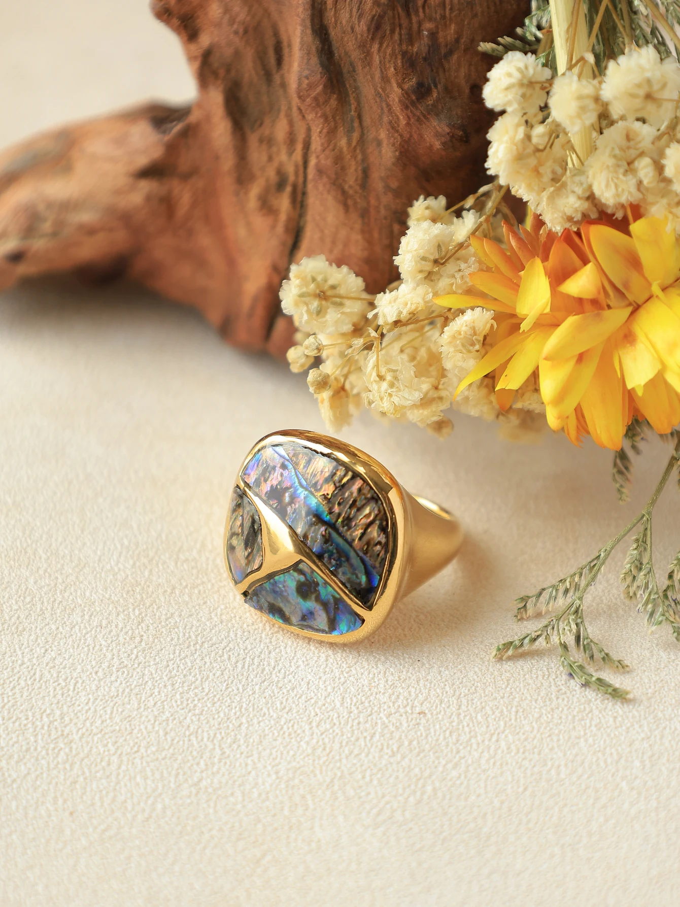 A retro autumn versatile simple temperament palace style fashion women\'s natural stone geometric cut casting ring dating party