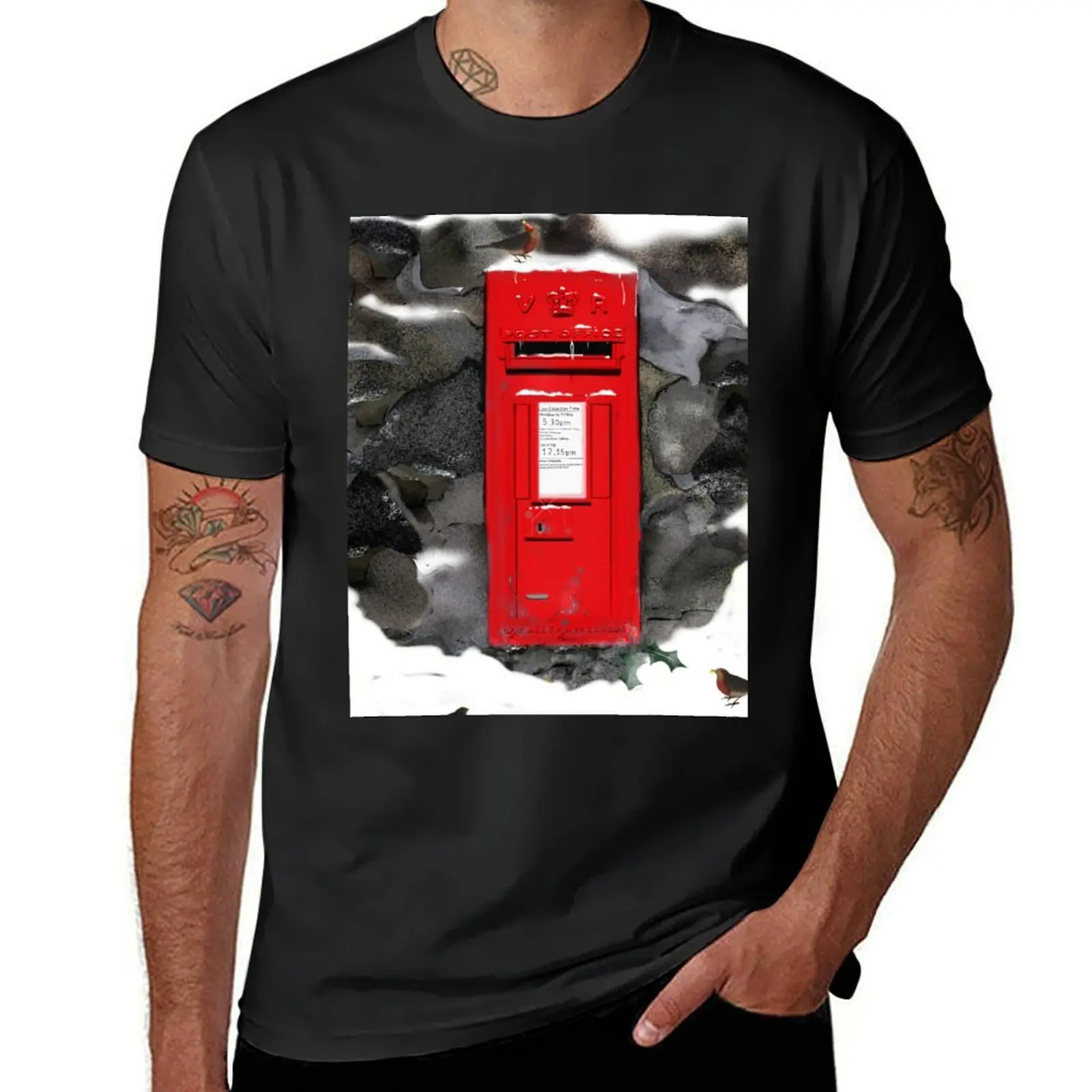 Red Royal Mail POST BOX. Christmas/ Winter Illustration. Robins. T-Shirt oversized aesthetic clothes cute tops Men's clothing