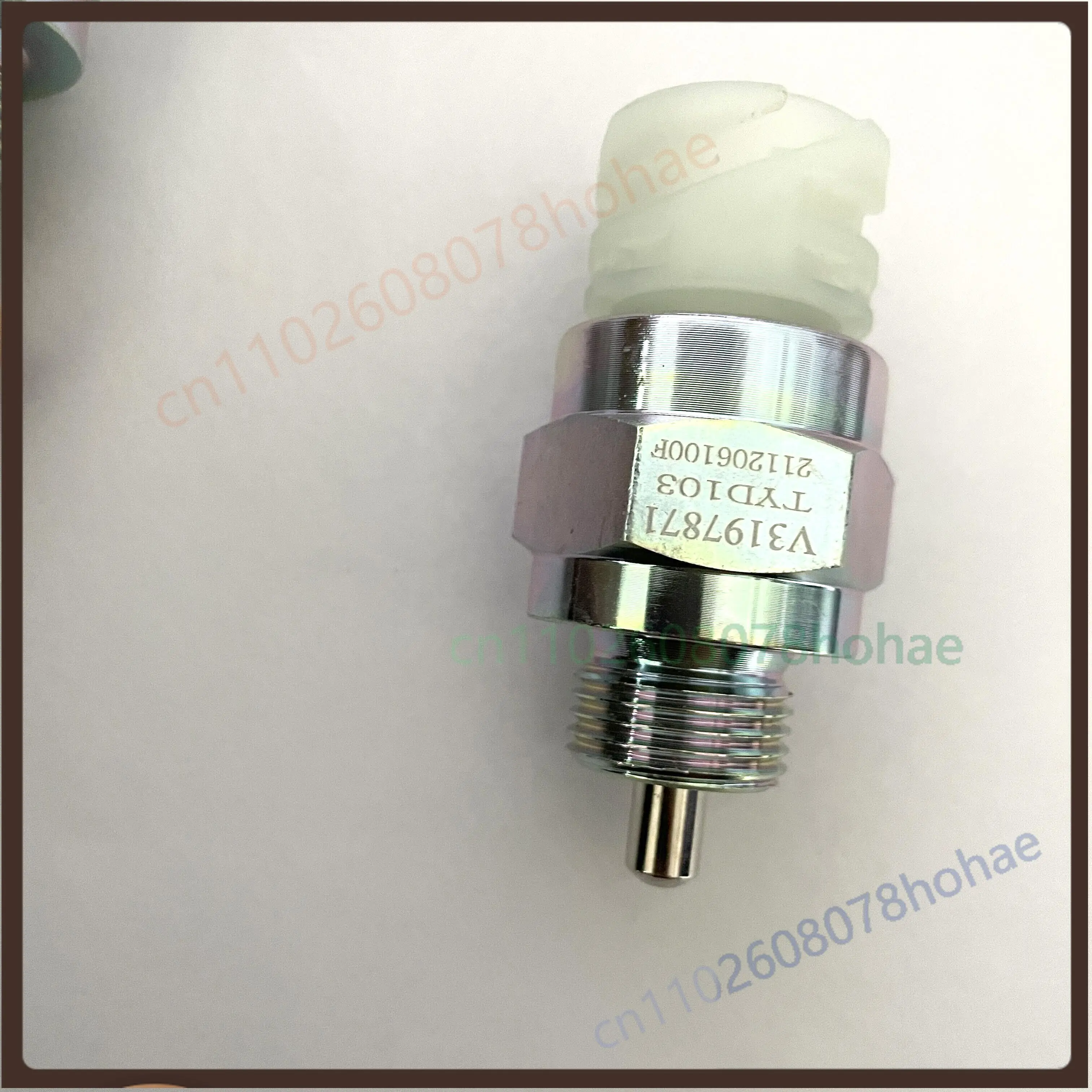 Reverse Light Switch V3197870 & Neutral Switch V3197871 for Dongfeng Tianlong Flagship KX KL