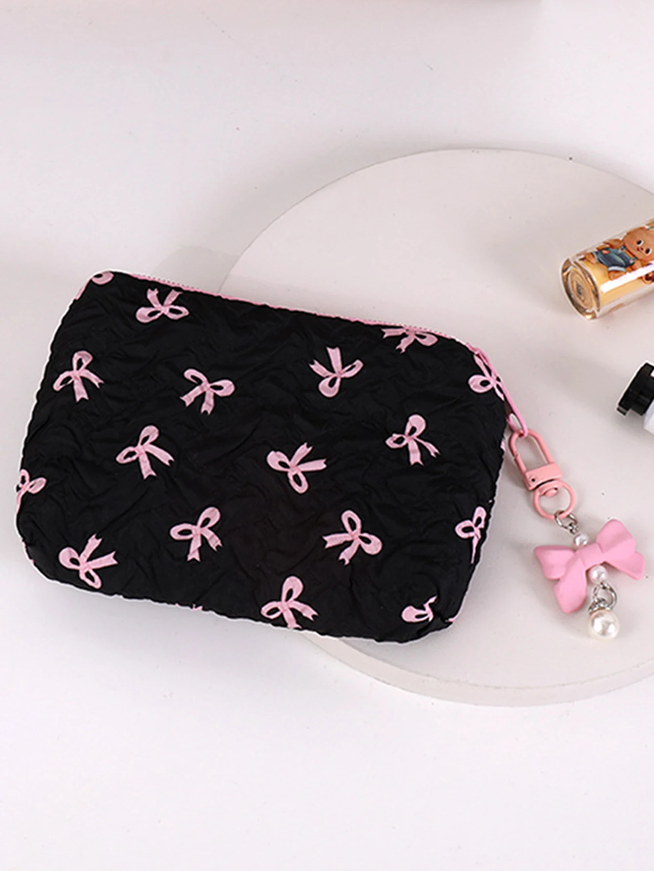 Plissierte Kosmetiktasche mit Schleife | Baumwoll-Kosmetiktasche für Damen, gesteppt, Reise-Make-up-Organizer für Mädchen, tragbare kleine Schleifen-Kosmetiktasche – Detail 4