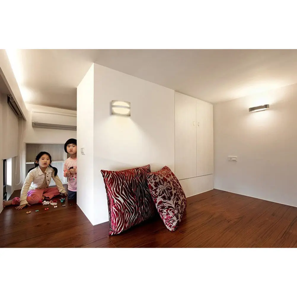1.7W Battery Operated Arc LED Wall Light Warm White Motion Sensor Auto Sensing Outdoor Garden Fence Corridor Light