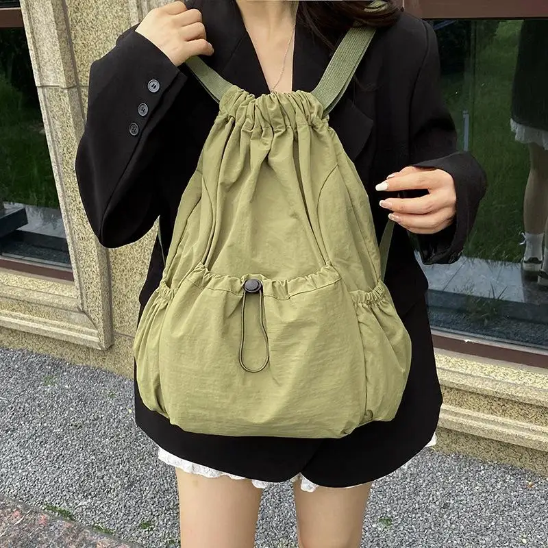 Modischer Leichtgewicht-Rucksack mit Kordelzug, Großraumige Faltbare Sporttasche für Schulbücher, Outdoor-Aktivitäten und Reisen – Detail 3