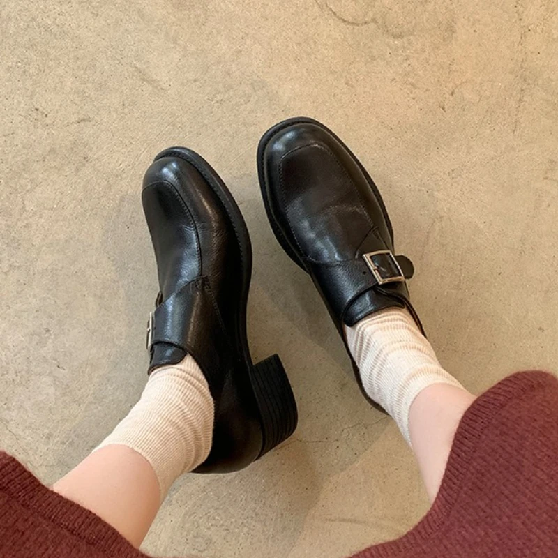 

Luxury Belt Buckle Decorate Chunky Heel Loafers Women Fashion Round Toe Sewing Design Low Heel Pumps British Style Zapatos Mujer