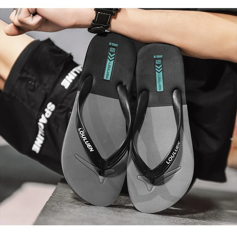 

Summer Multi-color Anti-slip Lightweight Flat-bottomed Fashionable Large-sized Beach Outdoor Sports Large-sized Flip-flops