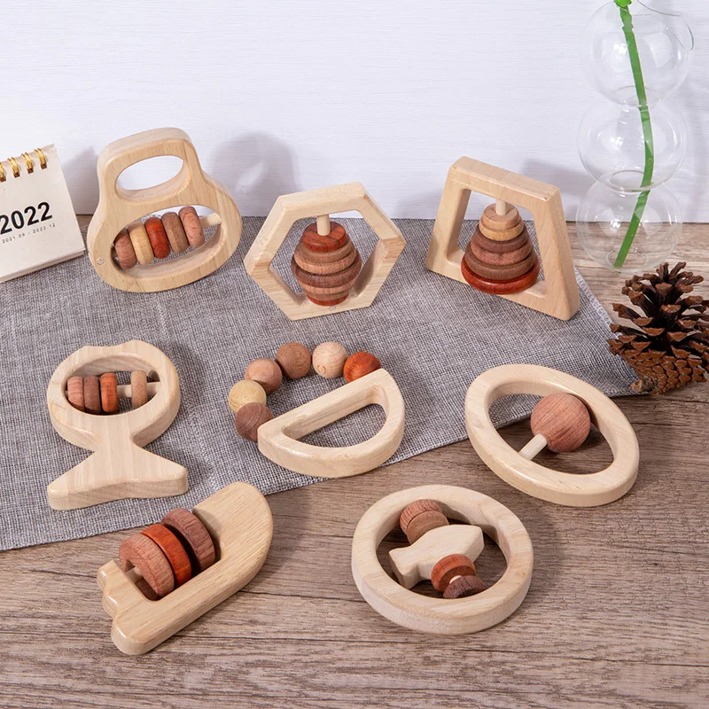 Conjunto de brinquedos para bebês de madeira com vários designs como chocalhos e cordas de contas Super divertido para bebês agarrar e brincar com