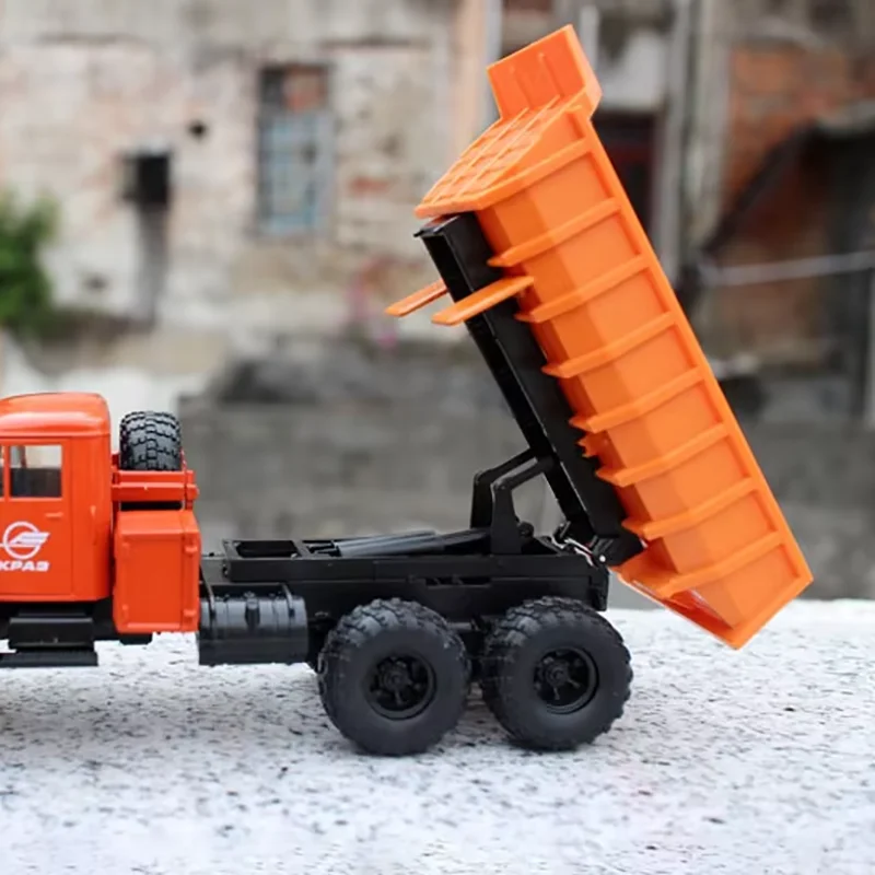 Die-cast 1:43 Scale KRAZ 255 Dump Truck Simulation Alloy Static
