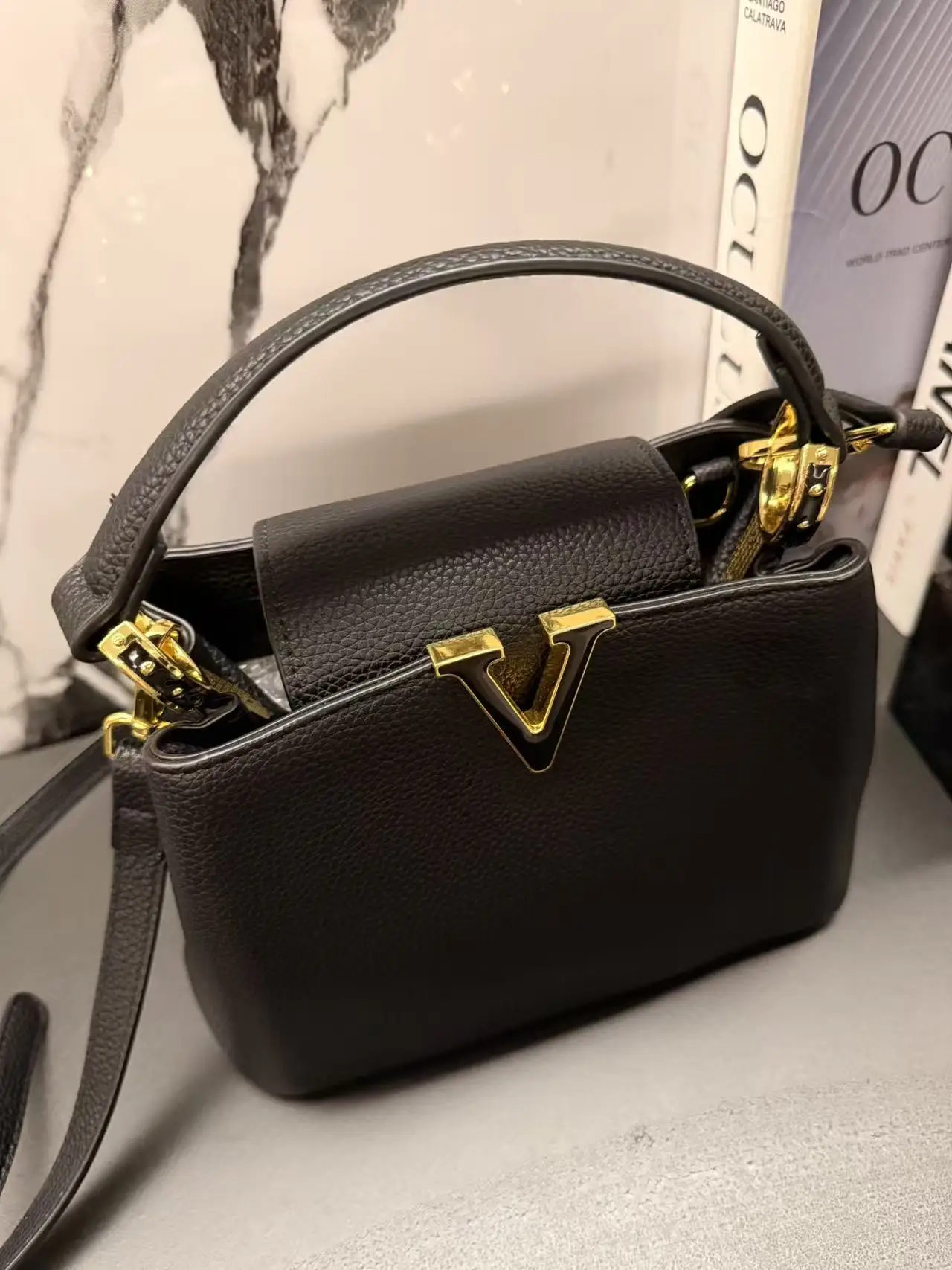 حقيبة يد فاخرة جديدة مع شعار المرأة الاتجاه حقيبة تسوق جلدية العلامة التجارية الأصلية الكلاسيكية حقائب كتف كروسبودي الإناث مع حزام