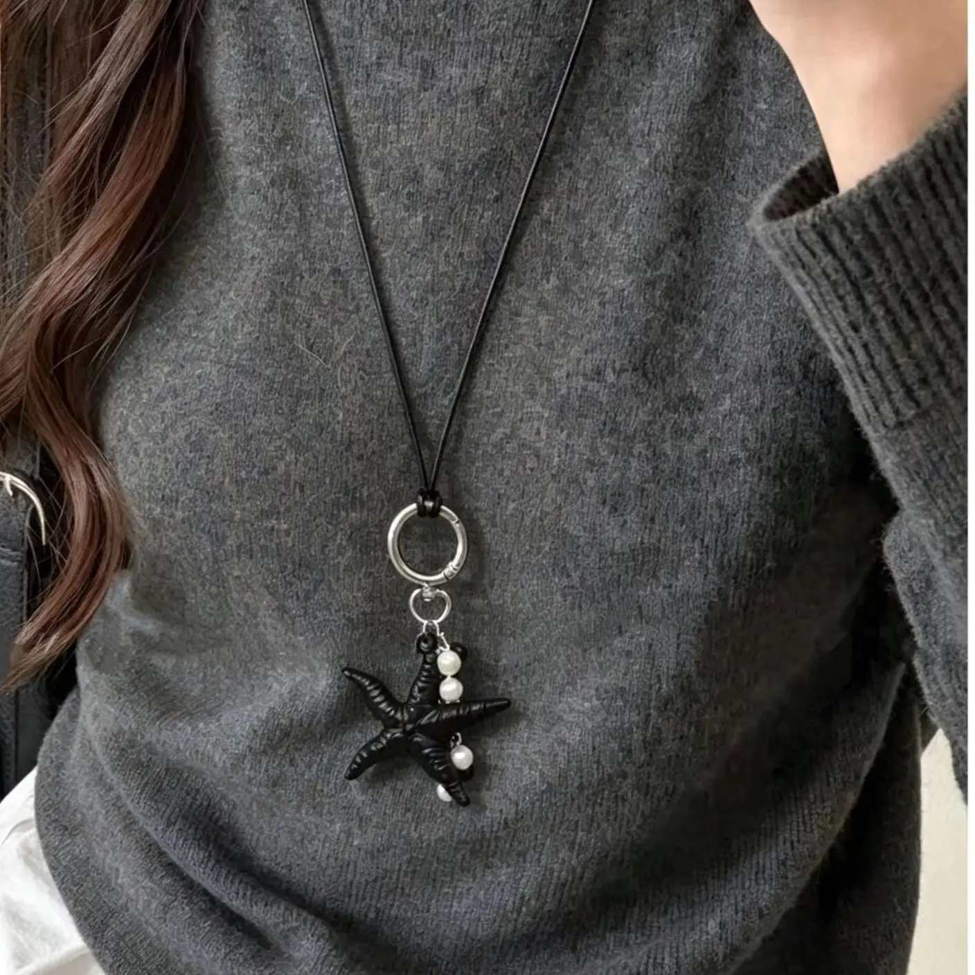 Koreanische Ins-Style Schwarze Seestern-Perlen-Quasten-Schlüsselanhänger Lange Halskette für Studentinnen Vielseitige Pullover-Kette Accessoires