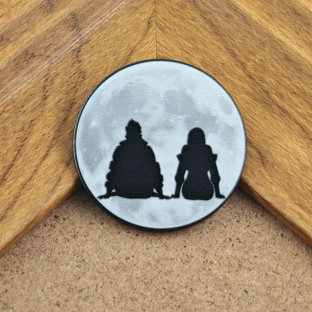 Punk-Edgerunners Brosche David Lucy Mondlicht-Silhouette Metall-Abzeichen Vollmond Emaille-Pin Gamer-Fan-Geschenk – Detail 8