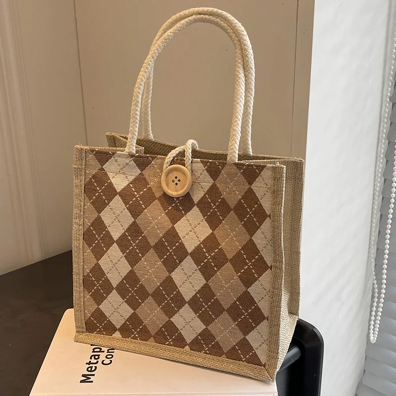 

1 шт., уличная трендовая льняная сумка, женская сумка 2025 года, модная сумка для обеда в японском стиле Lingge для девочек, бенто для пригородных поездок