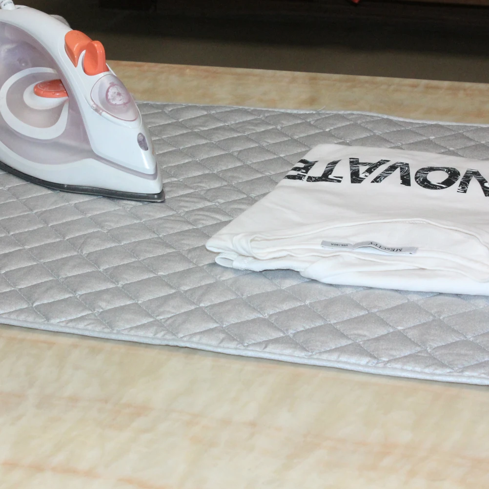 

Grey Ironing Blanket Portable Anti-Slip Heat Resistant Laundry Pad for Ironing
