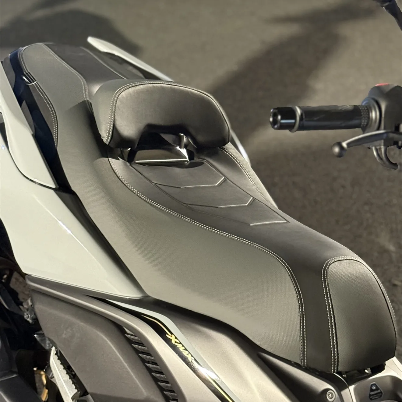 

Modified motorcycle Parts Accessories Xmax 300 seat cushion seats with rise upkit for yha xmax300 xmax250 2023 2024 2025