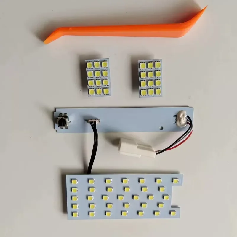 Applicable to Toyota NOAH VOXY 90 series special reading light LED room light, indoor light, roof light, tailbox light
