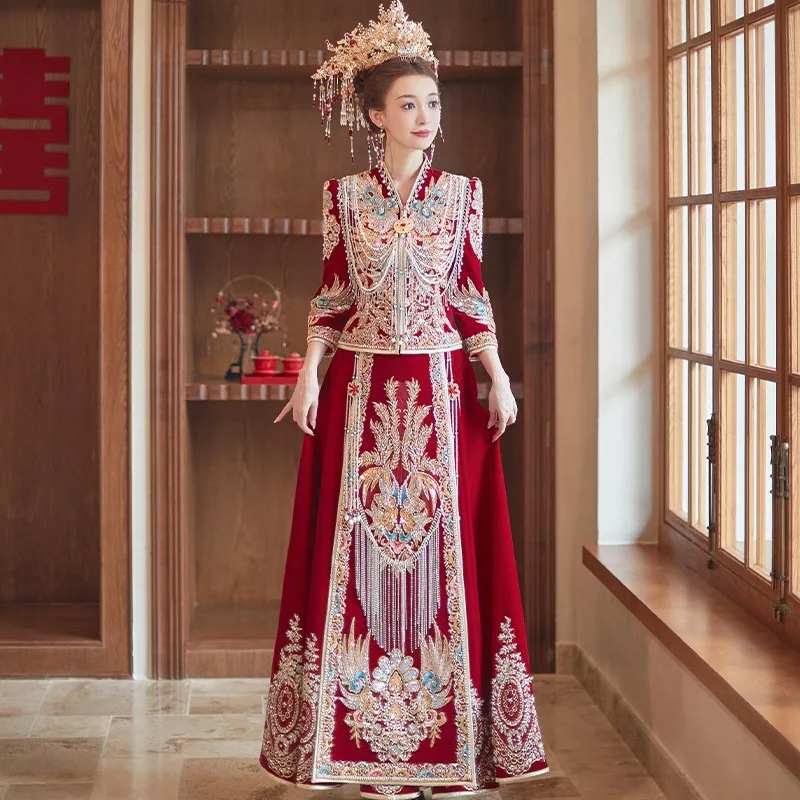 The wedding dress is a Chinese-style gown for featuring phoenix crown red robe and
