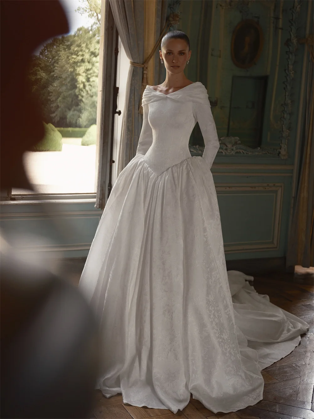 Tokyo Custom White Off Shoulder Long Sleeve Wedding Dress Elegant Full Skirt With Train Wedding Gown Formal Bridal Ceremony Wear