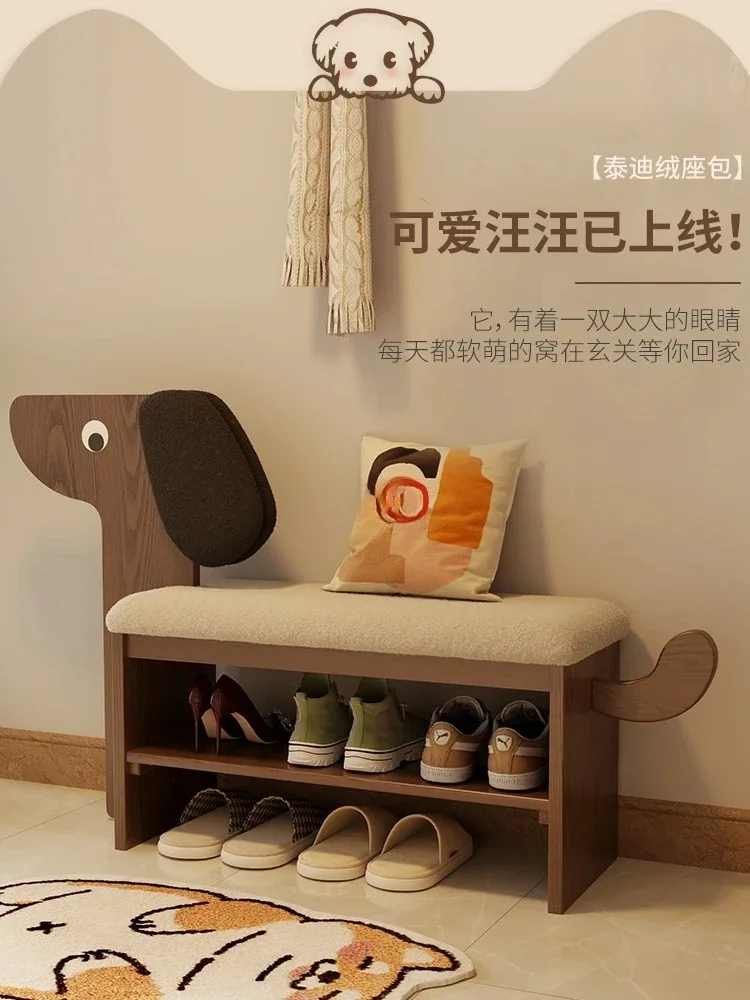 A Solid wood puppy shoe changing stool enters the door, shoe cabinet and stool are integrated